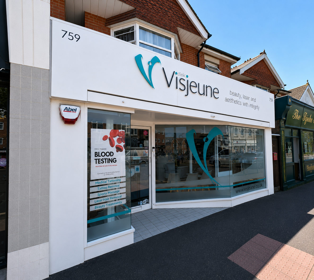 The Clinic Visjeune team